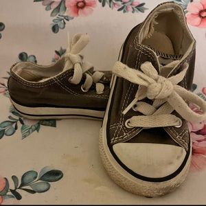 baby size 7 grey converse 🐦